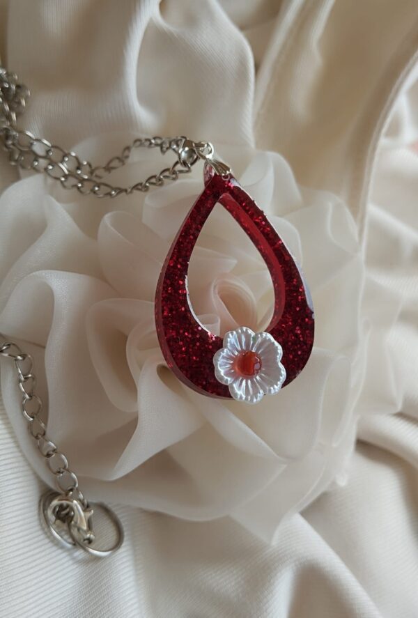 Glam glossy red